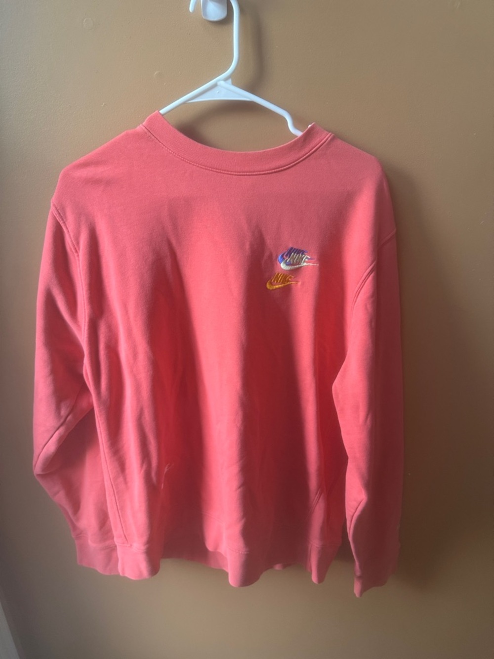 Men's Size L Nike Coral Crewneck Sweatshirt with Purple and Gold Logo Accents